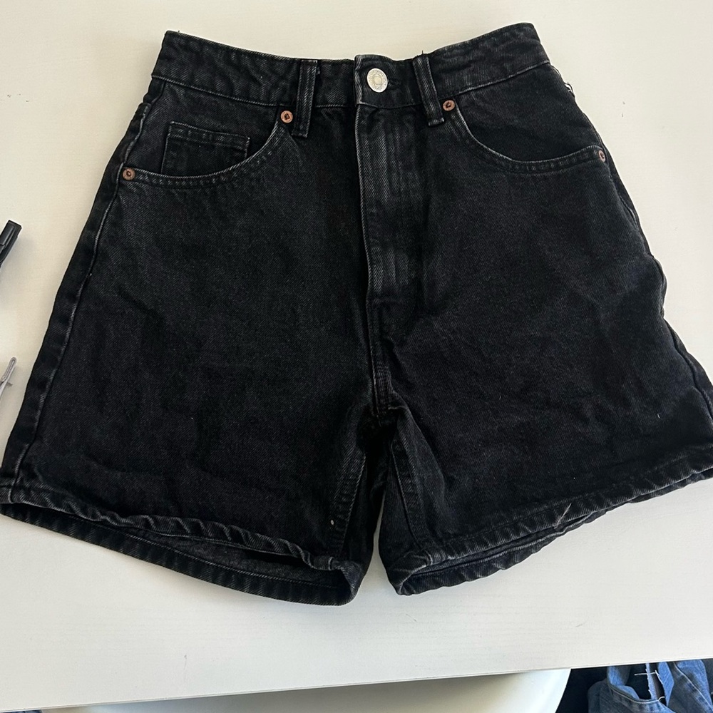 zara women’s black jorts